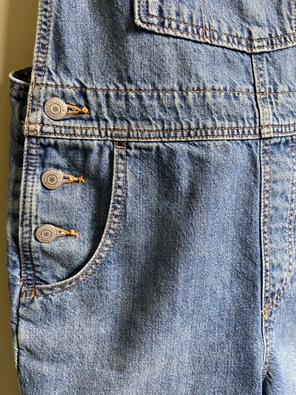Levi's denim shortalls, medium wash, 100% cotton, classic overalls for summer - Picture 4 of 5